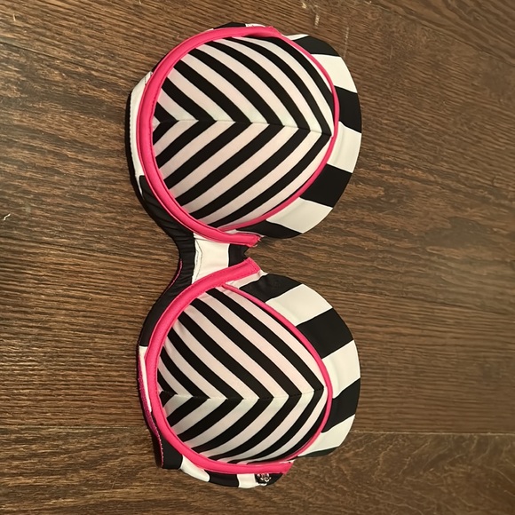 Bundle#4- 6 women's bathing suit tops - Picture 3 of 6